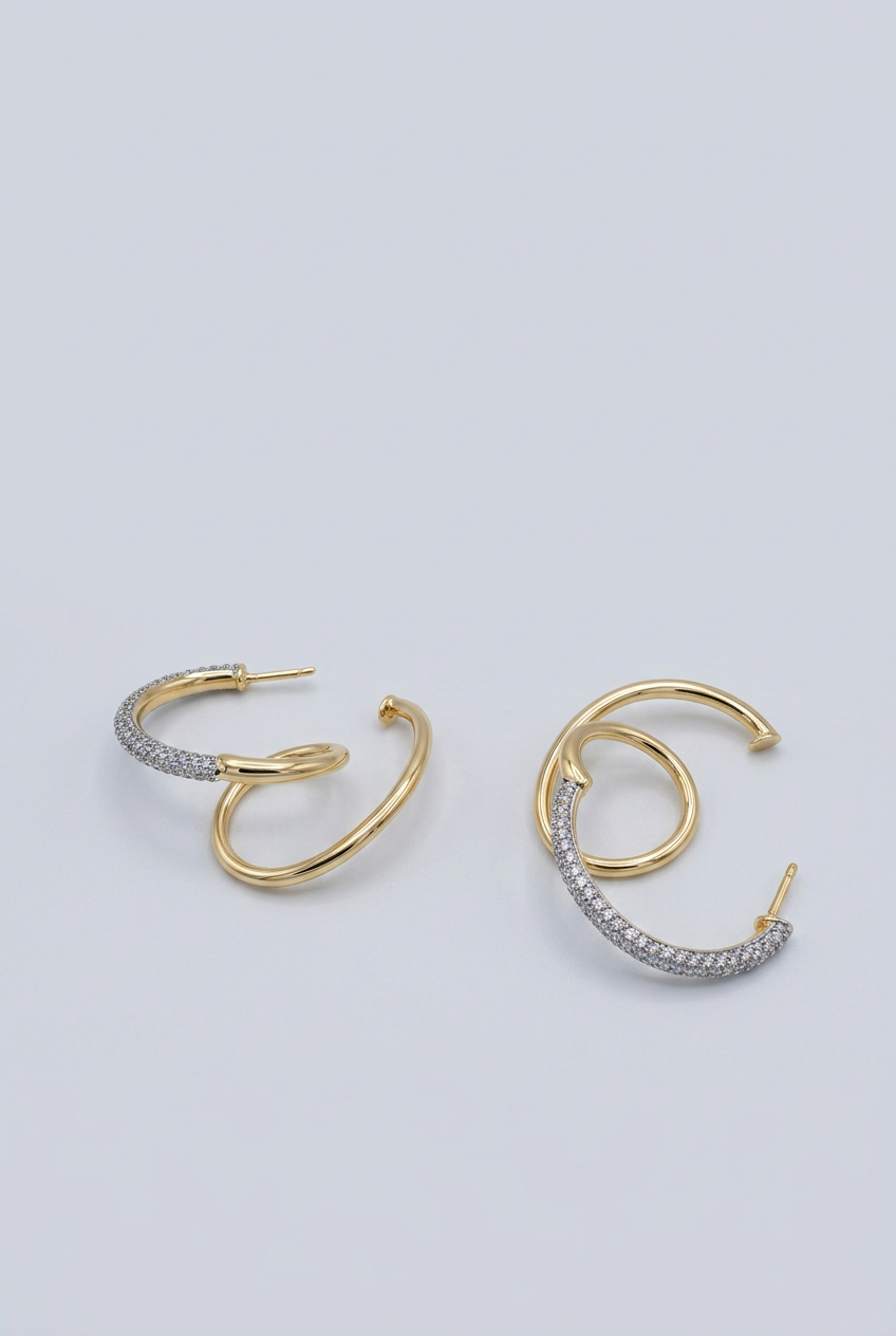 Freyja Club | Parlak Gümüş Detaylı Gold Küpe