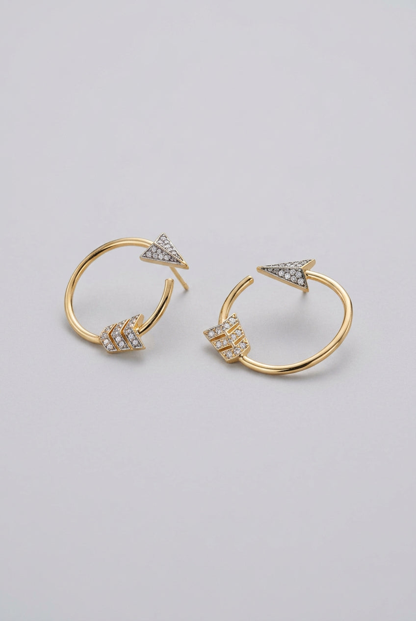Freyja Club | Ok Detaylı Gold Küpe